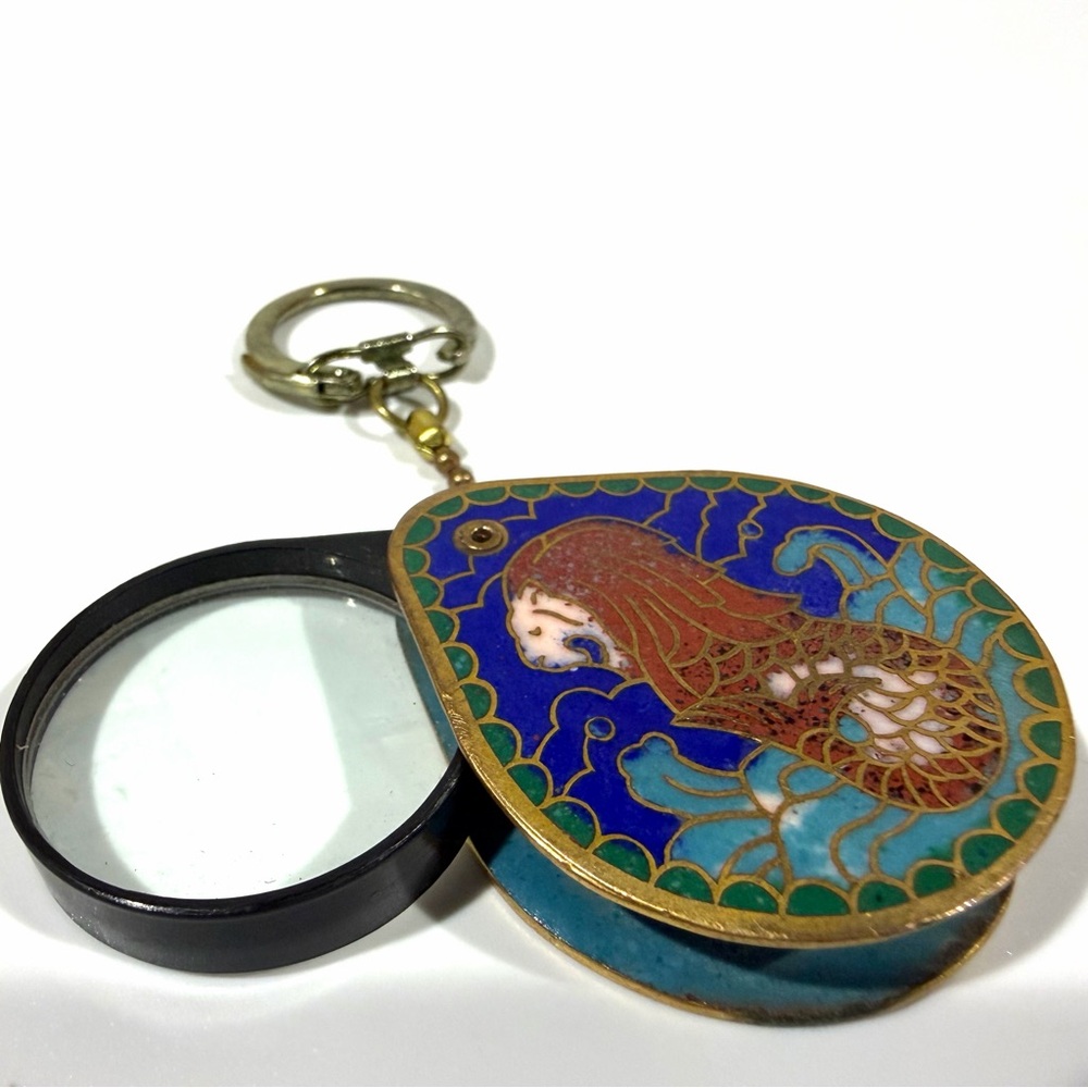 Vintage Merlion of Singapore Cloisonne Reading Magnifying Glass Pendant Keychain
